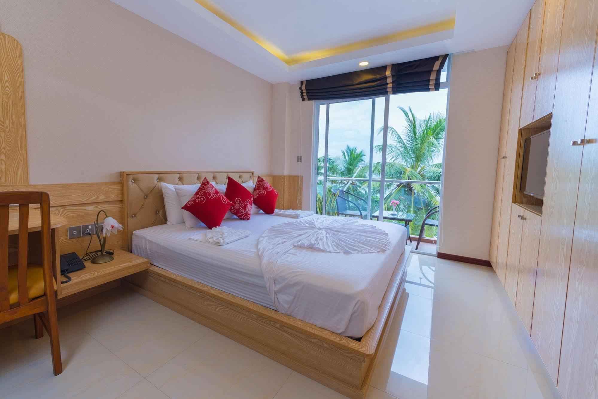 Hathaa Beach Maldives Хулхумале Экстерьер фото