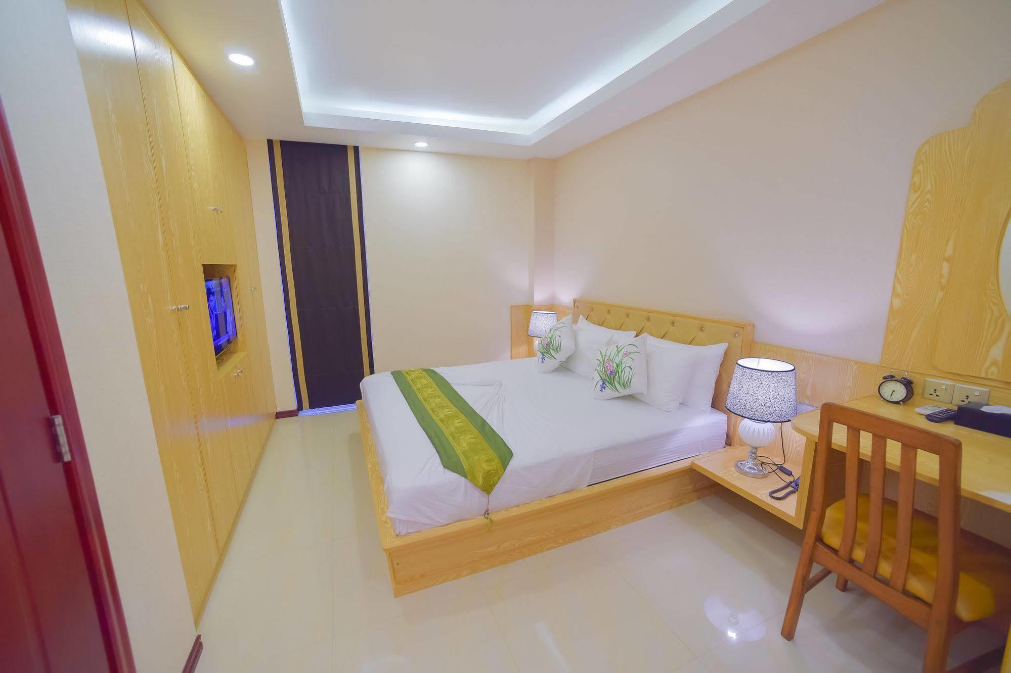 Hathaa Beach Maldives Хулхумале Экстерьер фото